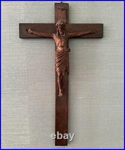 Antique Arts Crafts Mission Oak Sculpture Wood Crucifix Carved Christ Cross 26