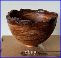 Beautiful Hawaii California Mesquite Live Edge Bowl Signed Neal DeVore Wow
