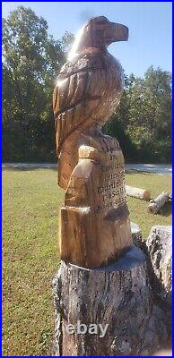 Chainsaw carving Eagle. Wood Carving Chainsaw memorial statue, standing eagle