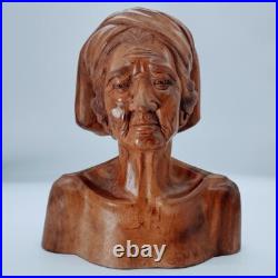 Hand Carved Old couple wooden sculptures. Beautiful Art and great details. PO