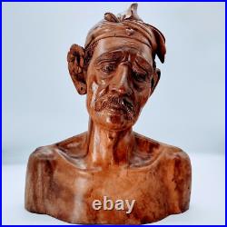 Hand Carved Old couple wooden sculptures. Beautiful Art and great details. PO