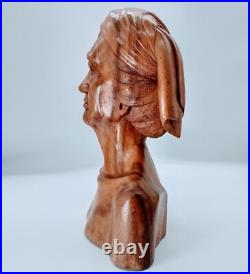 Hand Carved Old couple wooden sculptures. Beautiful Art and great details. PO