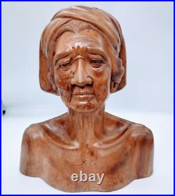 Hand Carved Old couple wooden sculptures. Beautiful Art and great details. PO