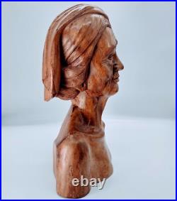 Hand Carved Old couple wooden sculptures. Beautiful Art and great details. PO