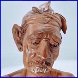 Hand Carved Old couple wooden sculptures. Beautiful Art and great details. PO