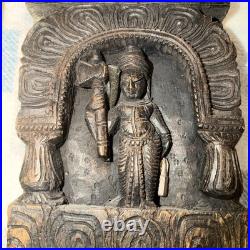 Hand-carved wooden wall depicting Indian deities. Beautiful Craftsman Piec Fr r