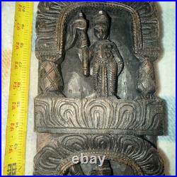 Hand-carved wooden wall depicting Indian deities. Beautiful Craftsman Piec Fr r