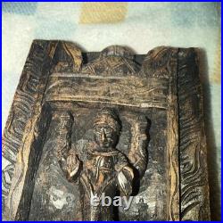 Hand-carved wooden wall depicting Indian deities. Beautiful Craftsman Piec Fr r