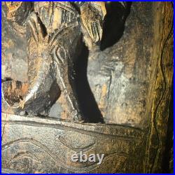 Hand-carved wooden wall depicting Indian deities. Beautiful Craftsman Piec Fr r