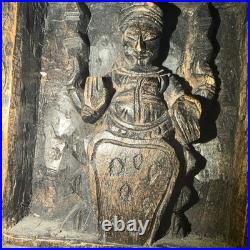 Hand-carved wooden wall depicting Indian deities. Beautiful Craftsman Piec Fr r