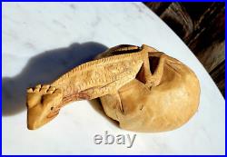 JOHN SIM b. INDONESIA d. 2018 OCALA, FL MASTER WOODCARVER GECKO RARE