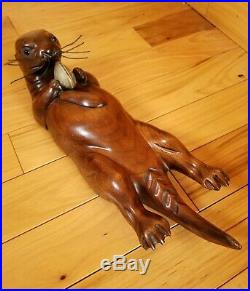 Rare Tom Taber Wood Carving River Sea Otter Clam 15 Glass Eyes Sculpture Signed