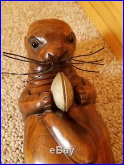 Rare Tom Taber Wood Carving River Sea Otter Clam 15 Glass Eyes Sculpture Signed