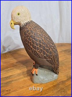 Vintage hand carved wood Folk Art bald eagle bird sculpture statue Vintage hand carved wood Folk Art bald eagle bird sculpture statue