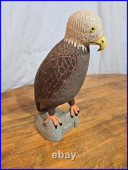 Vintage hand carved wood Folk Art bald eagle bird sculpture statue Vintage hand carved wood Folk Art bald eagle bird sculpture statue