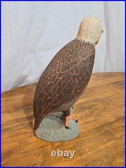 Vintage hand carved wood Folk Art bald eagle bird sculpture statue Vintage hand carved wood Folk Art bald eagle bird sculpture statue