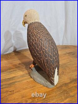 Vintage hand carved wood Folk Art bald eagle bird sculpture statue Vintage hand carved wood Folk Art bald eagle bird sculpture statue