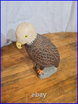 Vintage hand carved wood Folk Art bald eagle bird sculpture statue Vintage hand carved wood Folk Art bald eagle bird sculpture statue