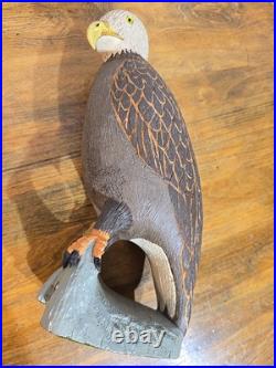 Vintage hand carved wood Folk Art bald eagle bird sculpture statue Vintage hand carved wood Folk Art bald eagle bird sculpture statue
