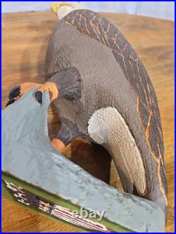 Vintage hand carved wood Folk Art bald eagle bird sculpture statue Vintage hand carved wood Folk Art bald eagle bird sculpture statue